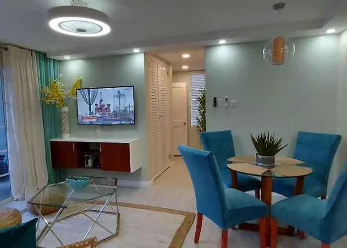 Family Hotel: Almond Grove At Sand Castle